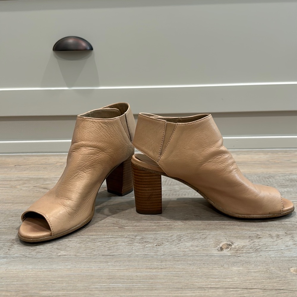 Steve Madden heeled sandals peep toe size 8.5